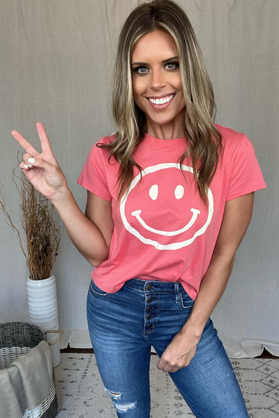 CORAL SEMI-CROPPED SMILEY FACE TEE