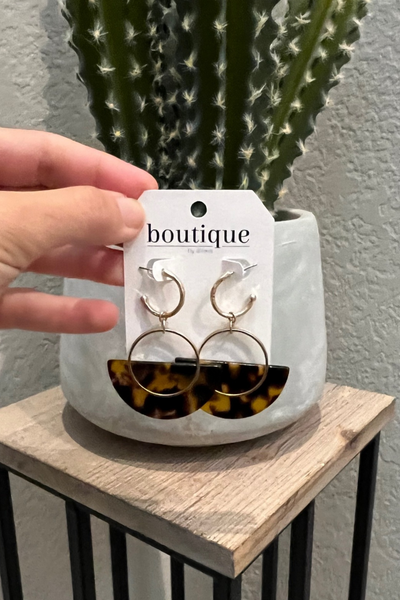 GOLD HOOP DROP EARRING WITH LEOPARD FAN CHARM