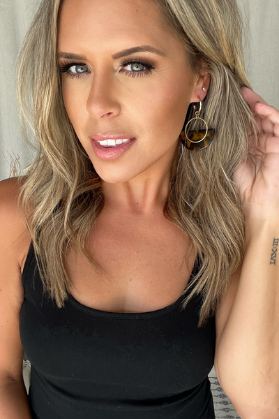 GOLD HOOP DROP EARRING WITH LEOPARD FAN CHARM