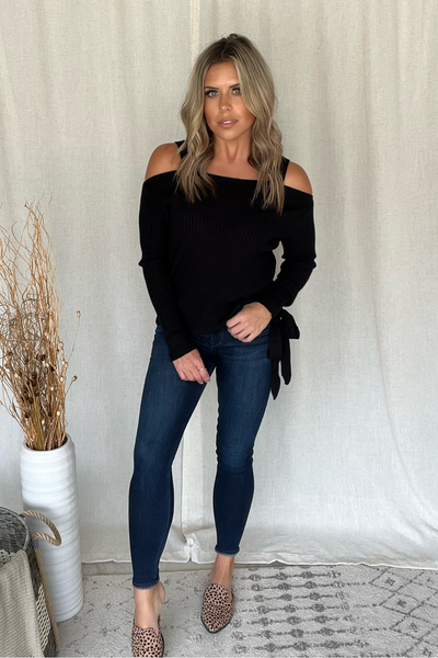 BLACK RIBBED COLD SHOULDER SWEATER
