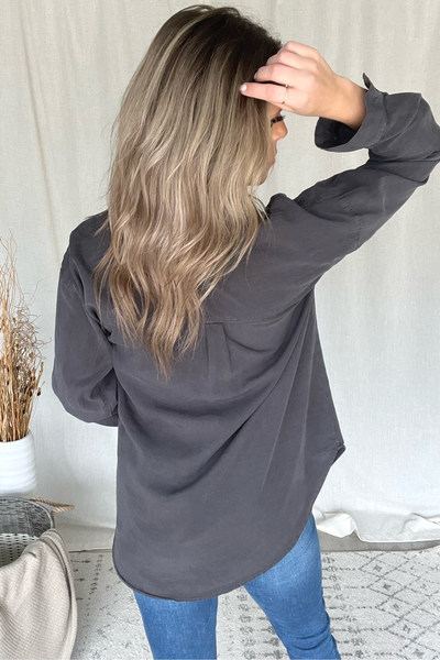 CHARCOAL LONG SLEEVE BUTTON DOWN