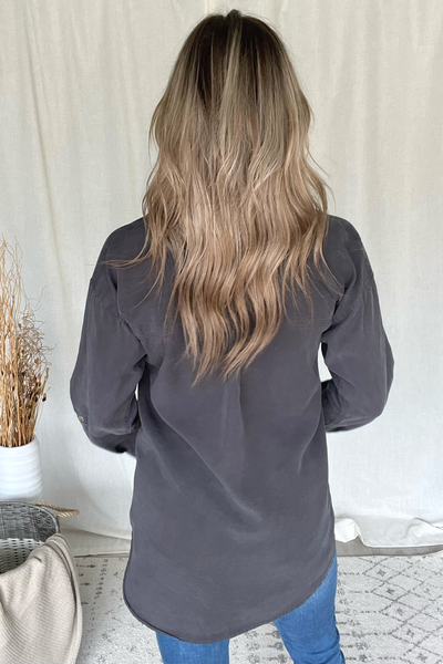 CHARCOAL LONG SLEEVE BUTTON DOWN