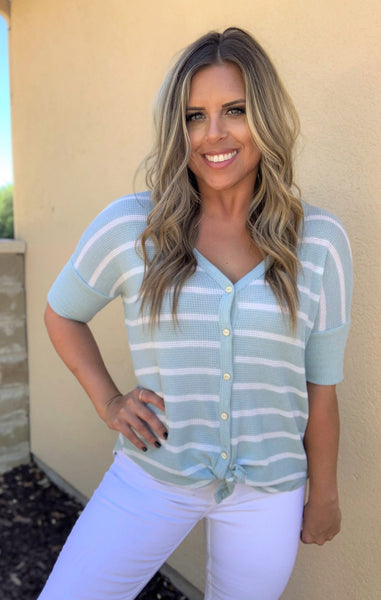 SAGE SHORT SLEEVE BUTTON DOWN