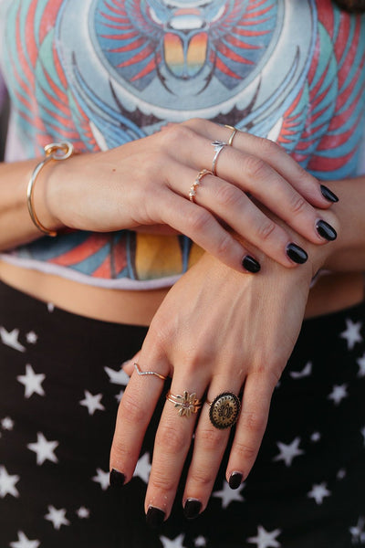 GOLD V RHINESTONE RING