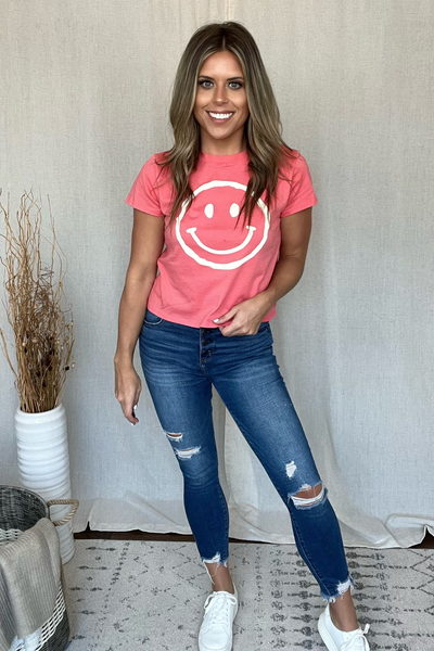 CORAL SEMI-CROPPED SMILEY FACE TEE